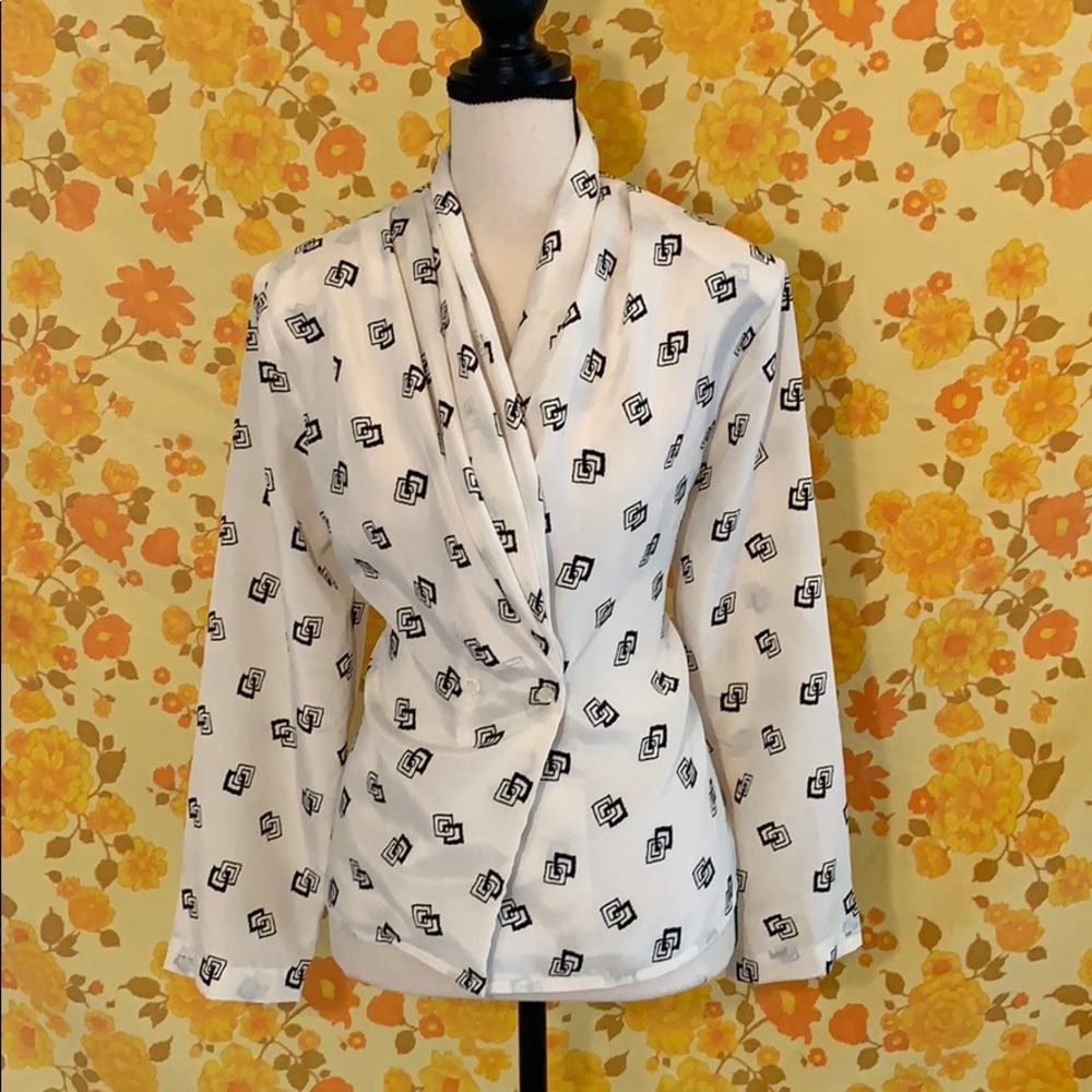 Super Cute True Vintage White Black Down Blouse